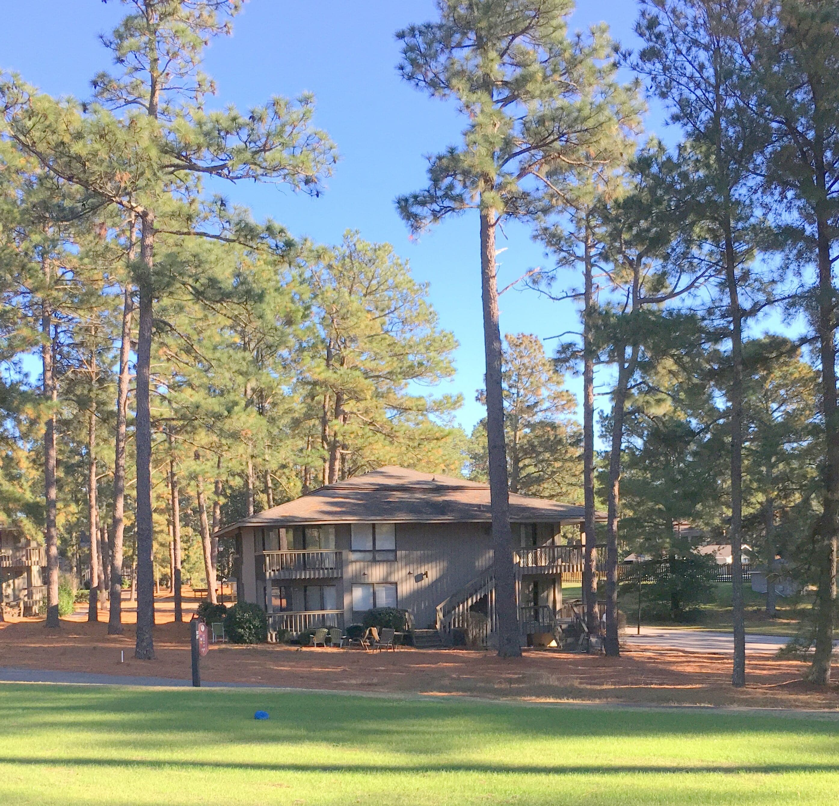 201 Foxkroft Dr. Foxfire Village 2B/2B Sleeps 6 Golf and Swimming Pool