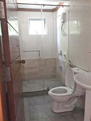 Regadera, regadera tipo lluvia, amenidades de baño gratuitas, bidet