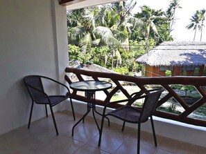 Terrace/patio - Bruce Beach Resort (San Juan)