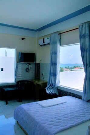 2 bedrooms, WiFi - Dorm Room for 5_Yen Vy 32 Hotel (Tp. Qui Nhơn)