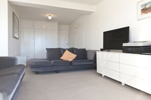 Deluxe House, 3 Bedrooms, River View | Living room | Smart TV, DVD player - Sandy Bay Sensation (Sandy Bay)