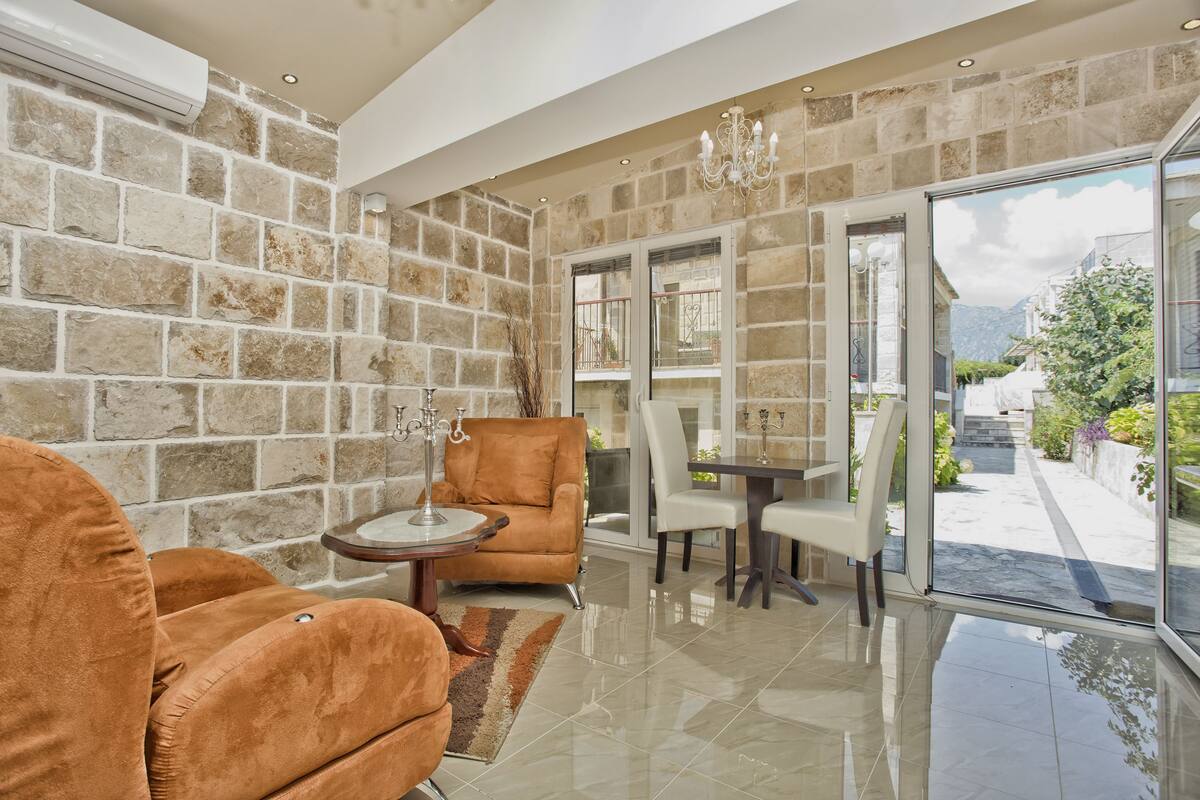Classic Apartment | Living area | LCD TV