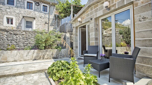 Classic Apartment | Terrace/patio - Apartments Admiral (Perast)