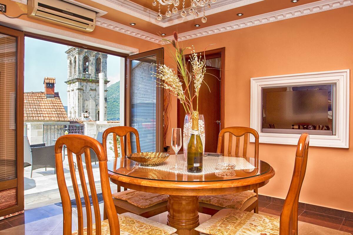 Panoramic Apartment, Sea View | In-room dining