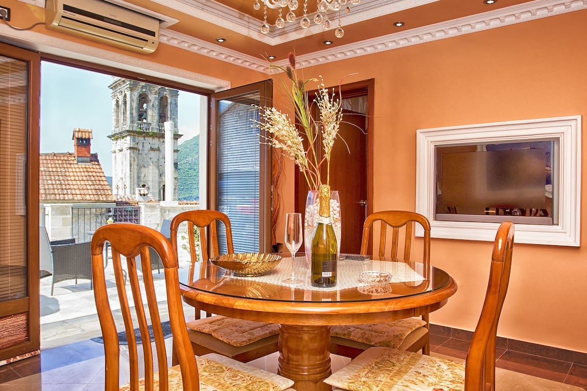 Panoramic Apartment, Sea View | In-room dining