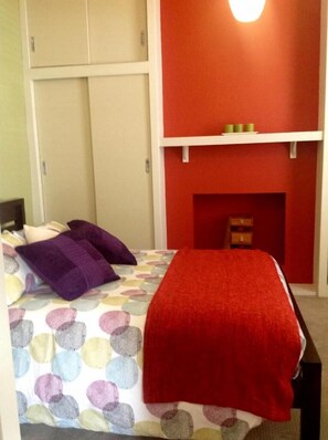 2 bedrooms, desk, iron/ironing board, bed sheets