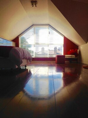 Cottage, 2 Bedrooms | Living area