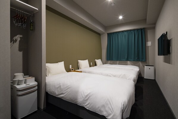 Basic Triple Room, 3 Single Beds | In-room safe, blackout curtains, free WiFi, bed sheets
