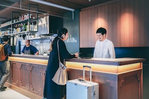 Reception - Imano Osaka Shinsaibashi Hostel (Osaka)