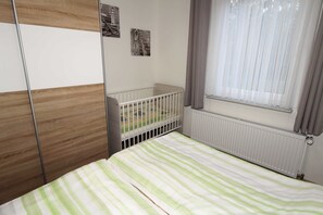 Unclassified image, 4 of 32, button