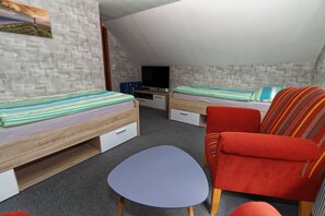 3 chambres, coffres-forts dans les chambres, fer et planche Ă repasser