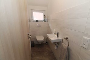 Unclassified image, 2 of 32, button