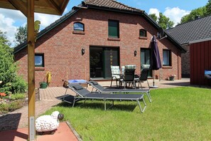 Outdoor dining - Holiday house on Ostfrieslandwanderweg, 15177 - Holiday home on the Ostfrieslandwanderweg (Leer (Ostfriesland))