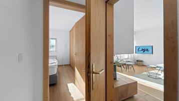 2 Schlafzimmer, Schreibtisch, BĂŒgeleisen/BĂŒgelbrett, WLAN