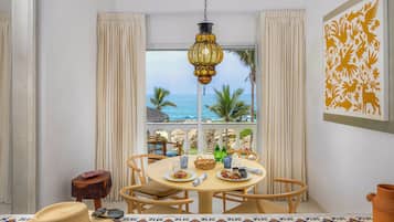 One Bedroom Oceanfront | Útsýni úr herberginu