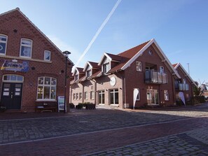 Unclassified image, 5 of 16, button