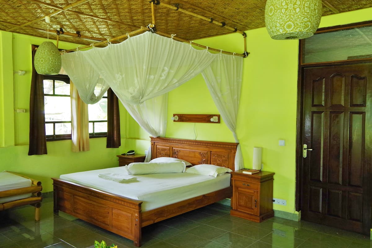 Standard Double Room, Non Smoking | Individually decorated, individually furnished, blackout drapes