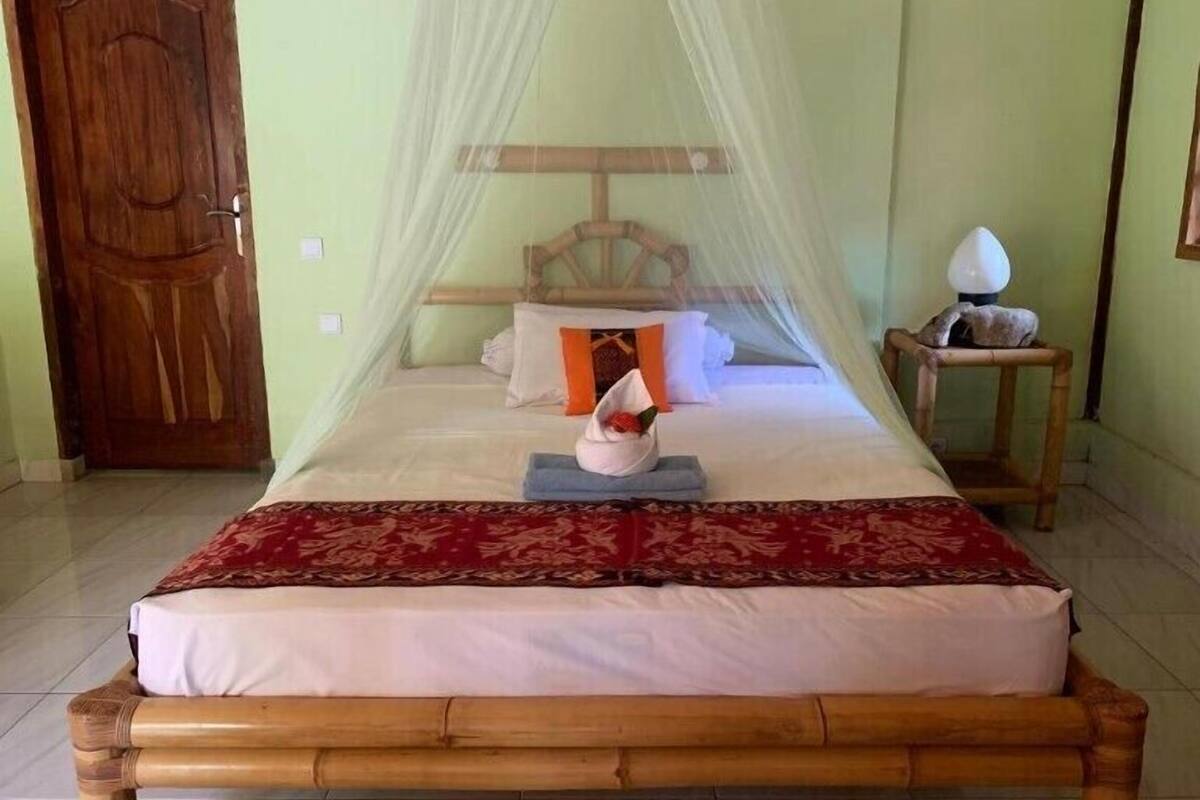 Premium Cabin, 1 Double Bed, Non Smoking, Ground Floor | Individually decorated, individually furnished, blackout drapes
