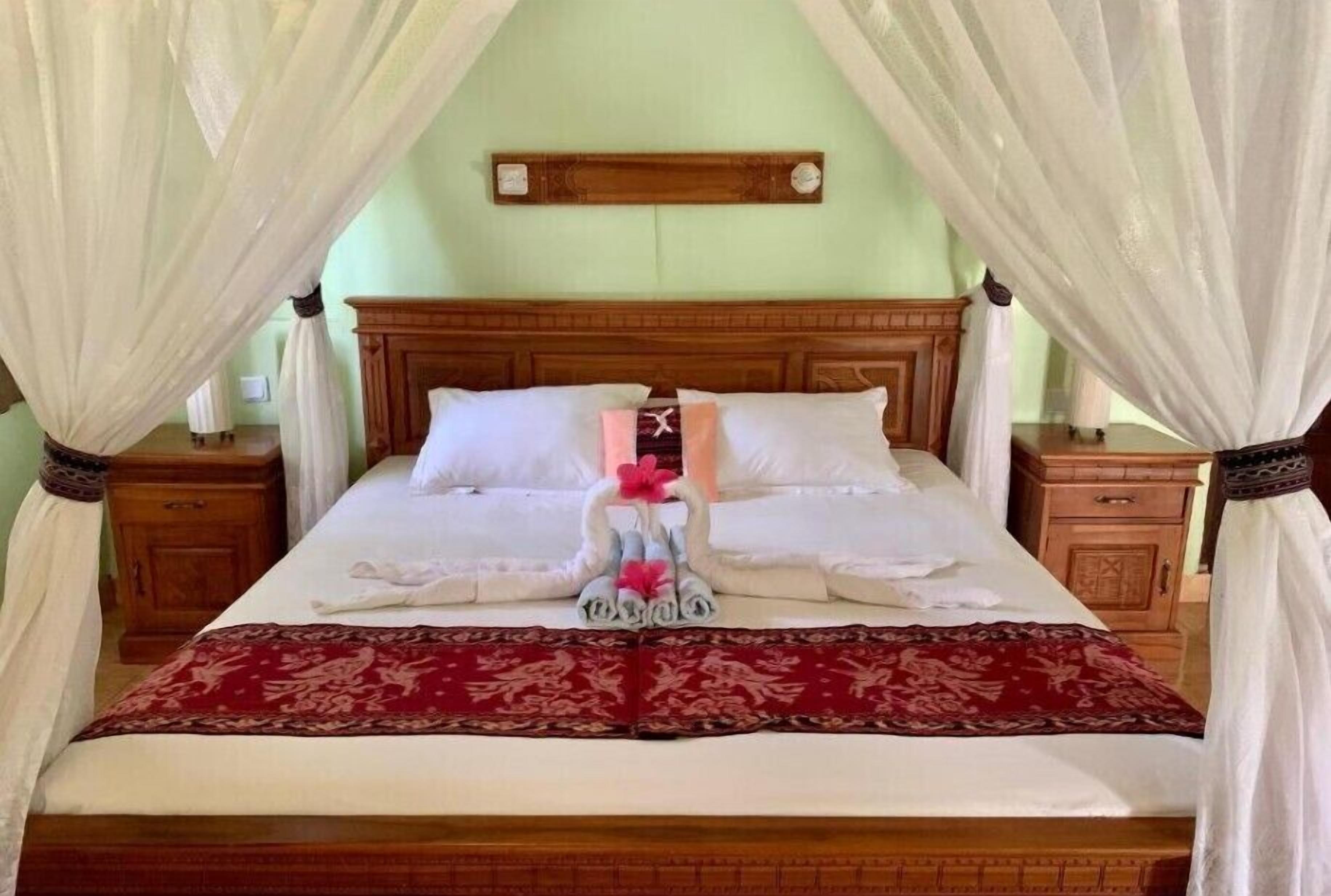 Deluxe-mökki, 1 makuuhuone, tupakointi kielletty | Yksilöllisesti sisustettu, yksilöllisesti kalustettu, pimennysverhot