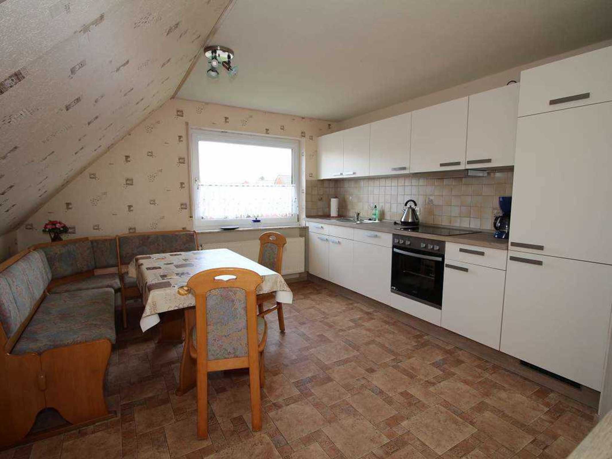 Réfrigérateur, four à micro-ondes, un four, lave-vaisselle