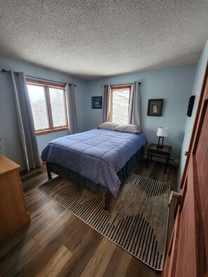 5 bedrooms, WiFi, bed sheets