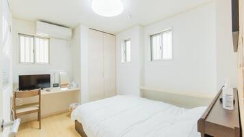 Private Vacation Home | 3 bedrooms, desk, laptop workspace, iron/ironing board