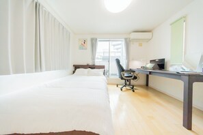 Private Vacation Home | 3 bedrooms, desk, laptop workspace, iron/ironing board