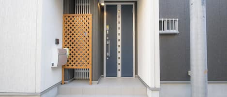 Entrée de l’hébergement