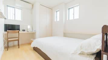 Private Vacation Home | 3 bedrooms, desk, laptop workspace, iron/ironing board