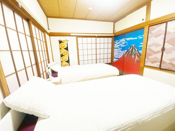 Private Vacation Home | 4 bedrooms, in-room safe, desk, blackout drapes - Ikebukuro No Yado (Tokyo)