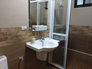 Standard Suite | Sinki Bilik Mandi