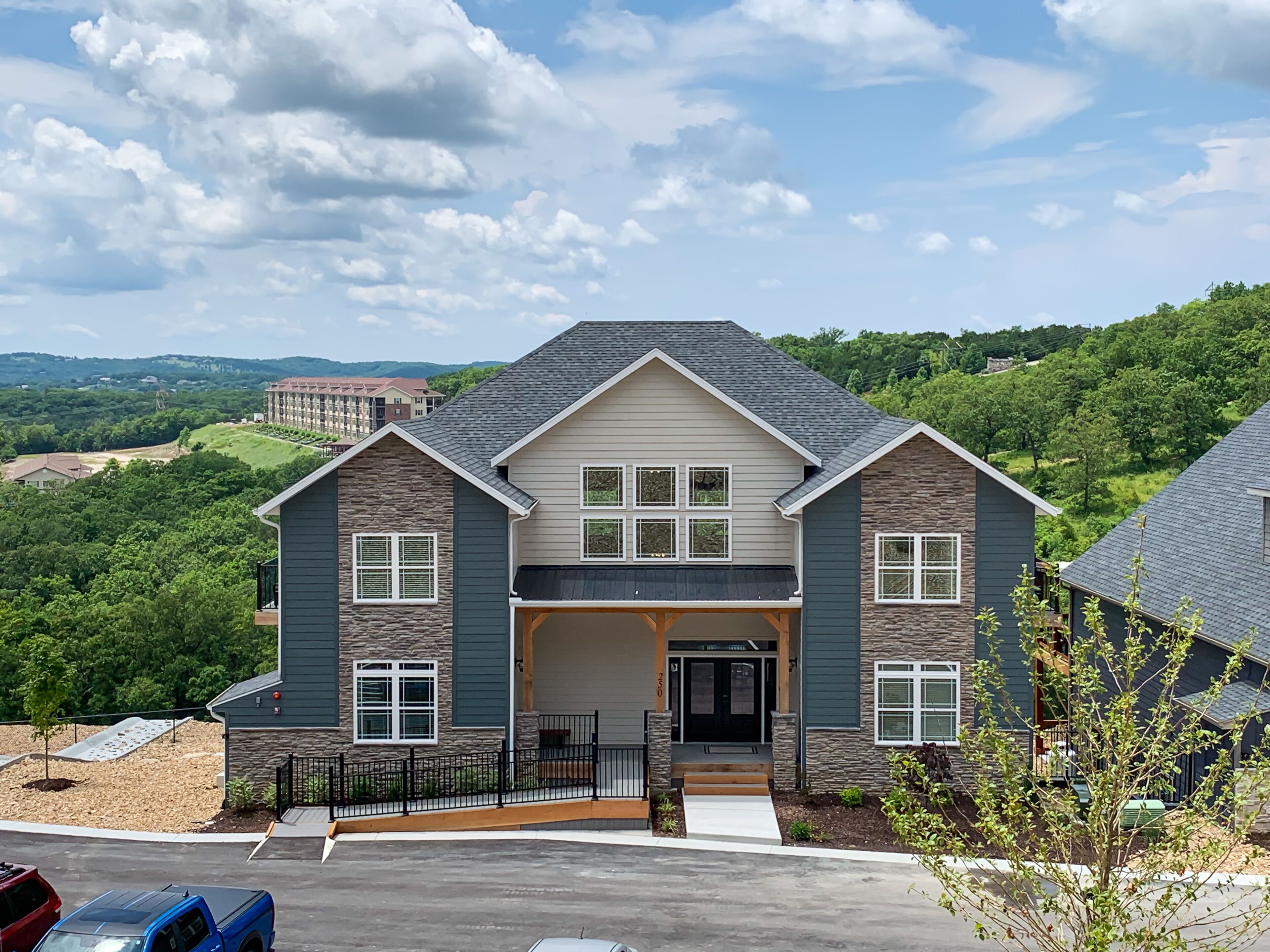 10 bedrooms w/Swim/Spa - In/outdoor community pool