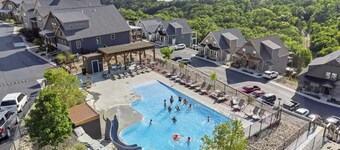 10 bedrooms w/Swim/Spa - In/outdoor community pool