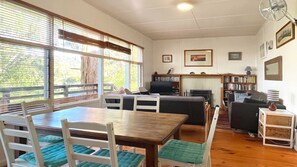 Interior - Classic Aussie Beach House - Apollo Bay (Skenes Creek, Apollo Bay)