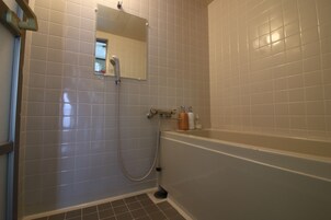 Private Vacation Home | Bathroom shower