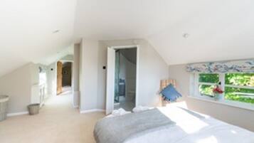 5 bedrooms, iron/ironing board, travel cot, free WiFi