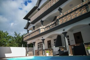 المنشأة من الخارج