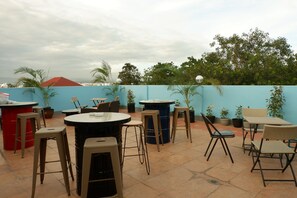 Outdoor dining - The Runway Inn - Mactan Cebu (Lapu-Lapu)