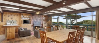 Aqua Blue - Ocean Views, Beach On Your Doorstep