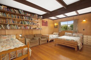 Room - Aqua Blue (Apollo Bay)