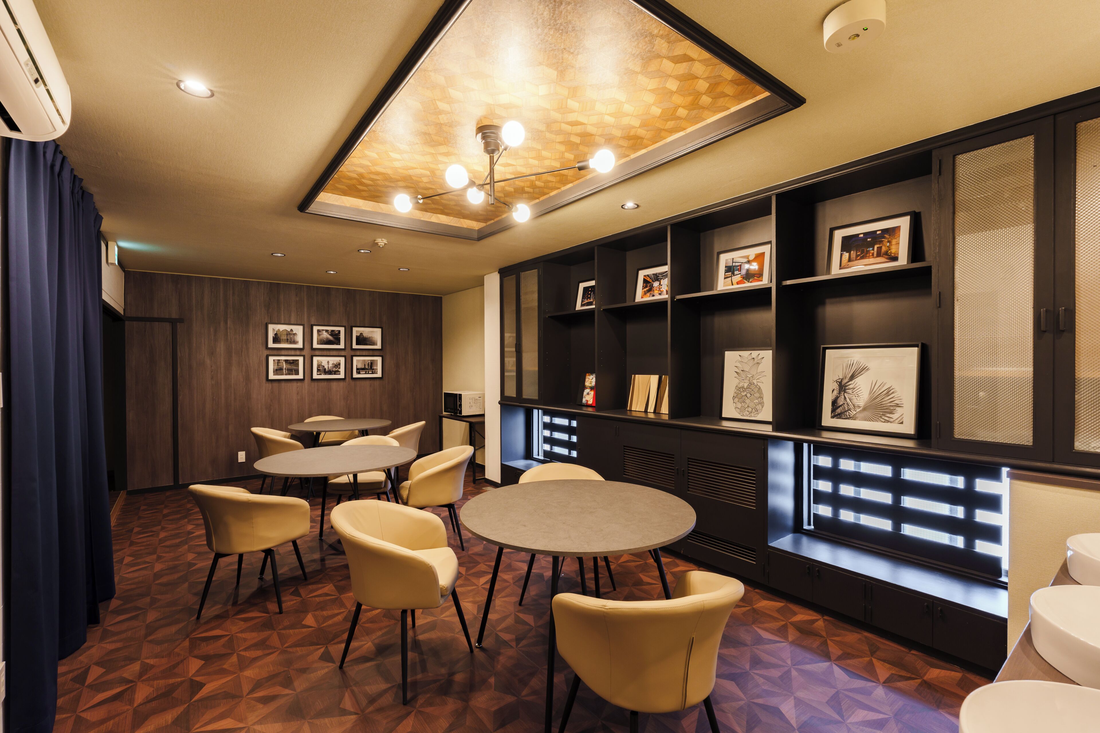 32-inch TV with cable channels