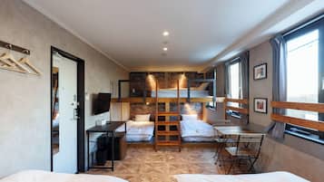 Habitación familiar, para no fumadores (5 person room, A) | Wifi gratis y ropa de cama