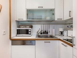 Fridge, microwave, dishwasher, coffee/tea maker