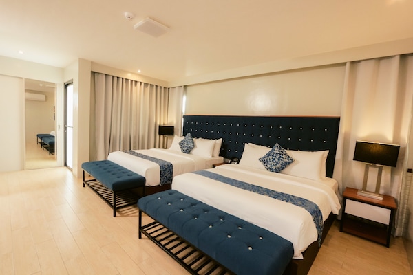 Premium bedding, in-room safe, desk, blackout curtains