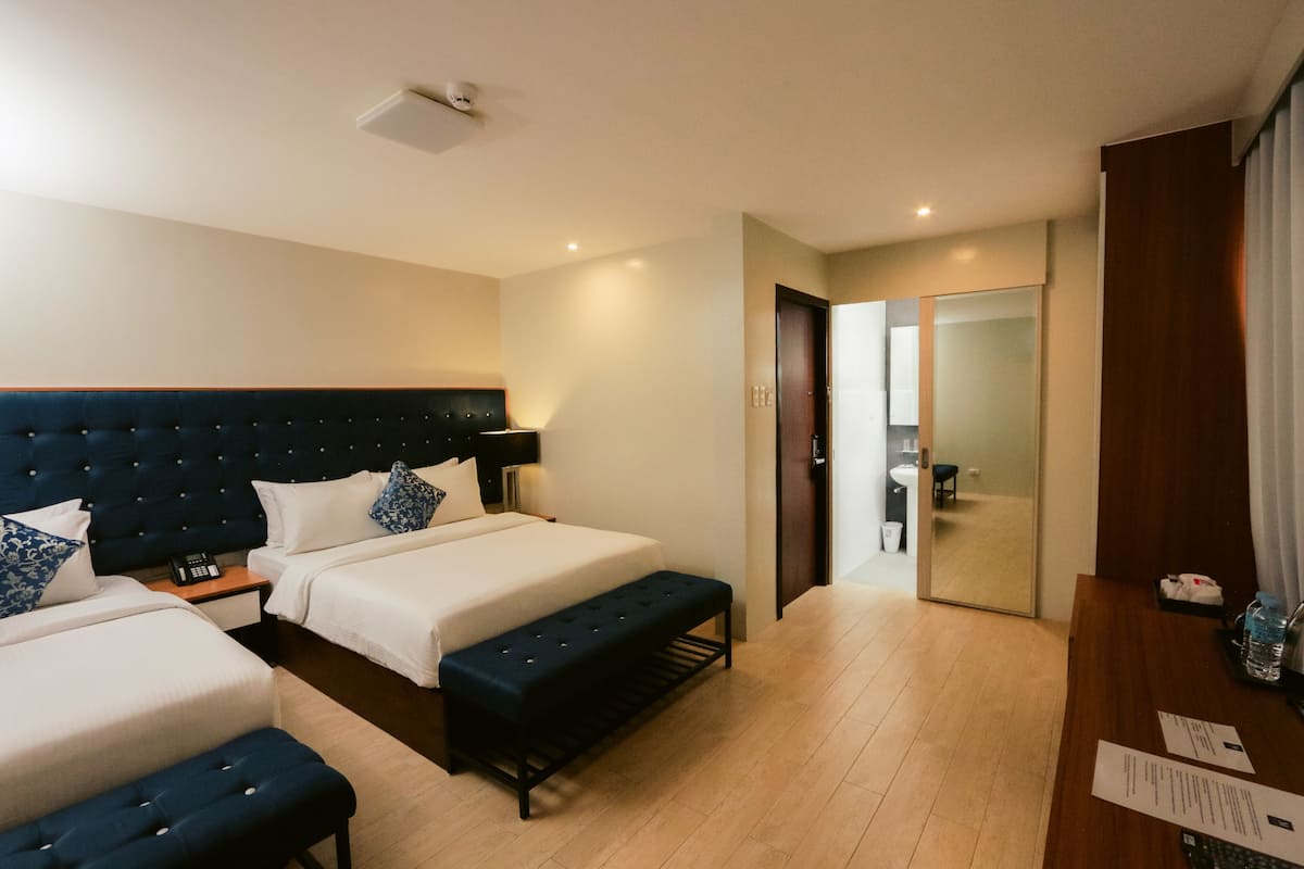 Deluxe Double Room | 1 bedroom, premium bedding, in-room safe, desk