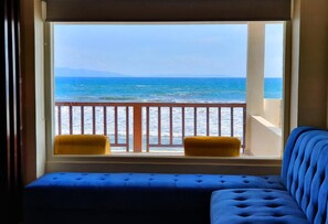 Panoramic Studio Suite, Ocean View | Free WiFi, bed sheets - 77 Sunset Plaza (Cisolok)