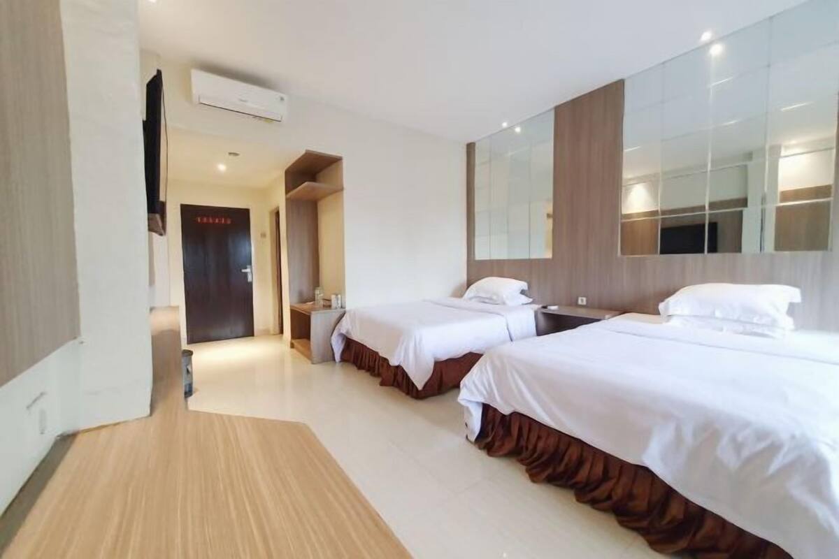 WiFi (free), bed sheets
