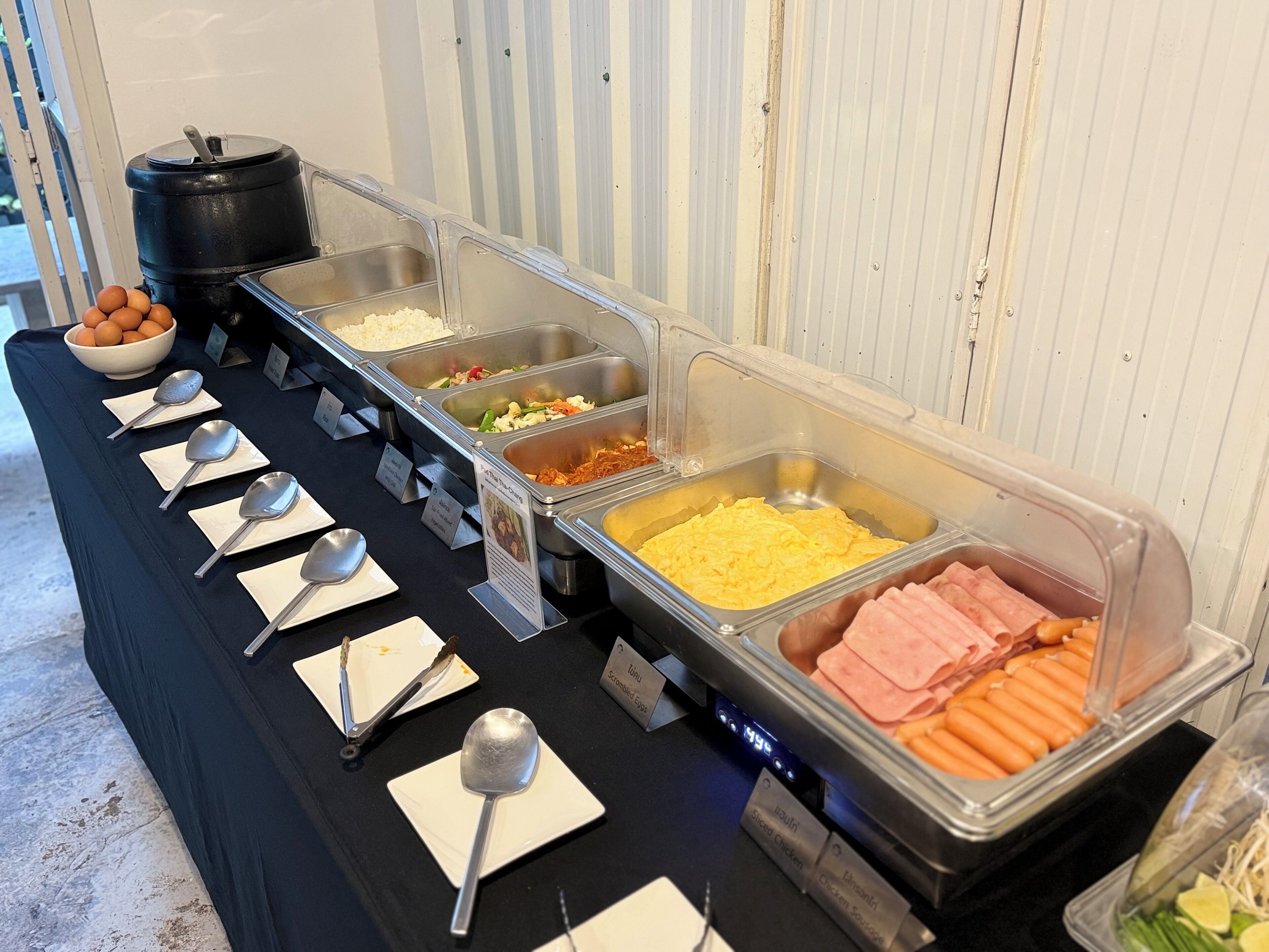 Daily buffet breakfast (THB 150 per person)