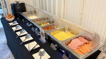 Daily buffet breakfast (THB 150 per person)