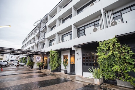 Exterior. Blu Monkey Hotel Suratthani